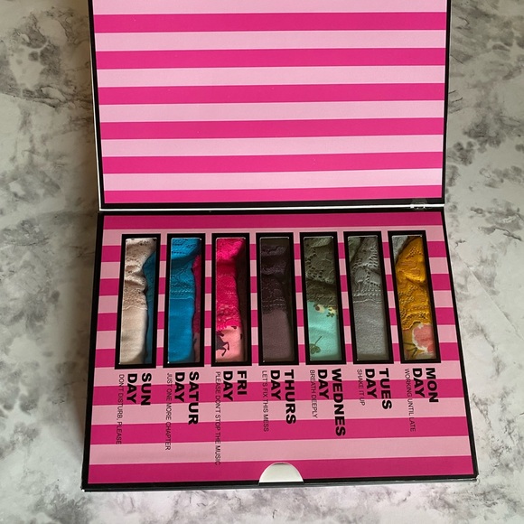 New Victoria's Secret Hiphugger Hipster All Over Lace Panty Box Lot Of 7 - Picture 5 of 16